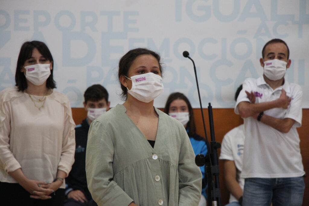 Julia Benedetti nun acto da campaña NON á violencia de Xénero - XUNTA
